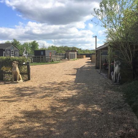 Willow Court Farm The Lodge & Petting Farm, 8 Mins From Legoland & Windsor, 15 Mins From Lapland Uk Dış mekan fotoğraf
