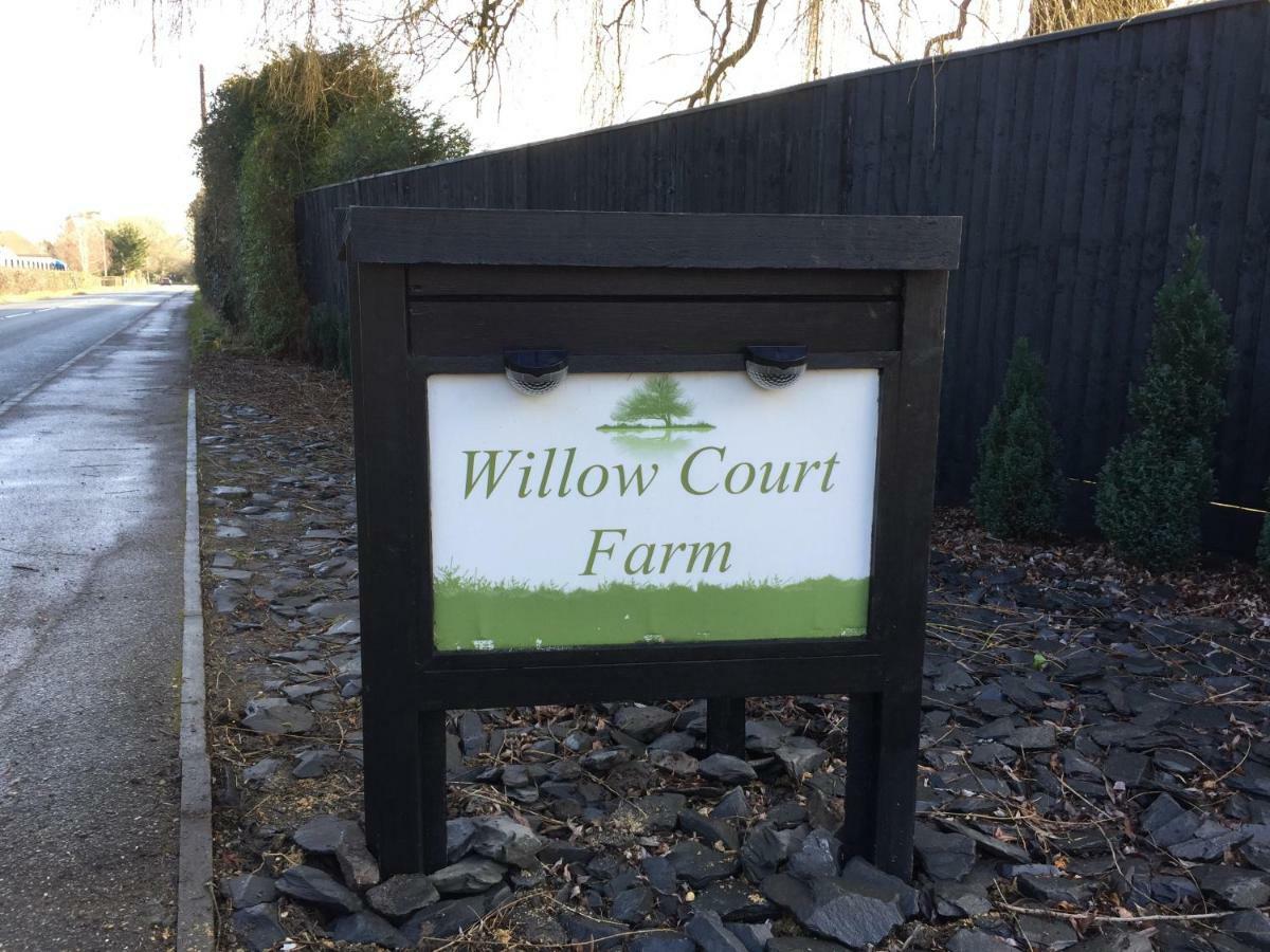 Willow Court Farm The Lodge & Petting Farm, 8 Mins From Legoland & Windsor, 15 Mins From Lapland Uk Dış mekan fotoğraf